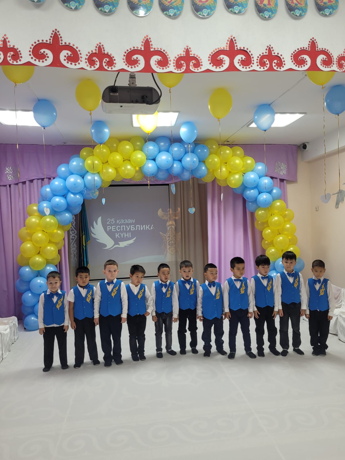 Ересек "Күншуақ" тобы. Республика күні. Тақырыптық оқу іс-әрекеті.